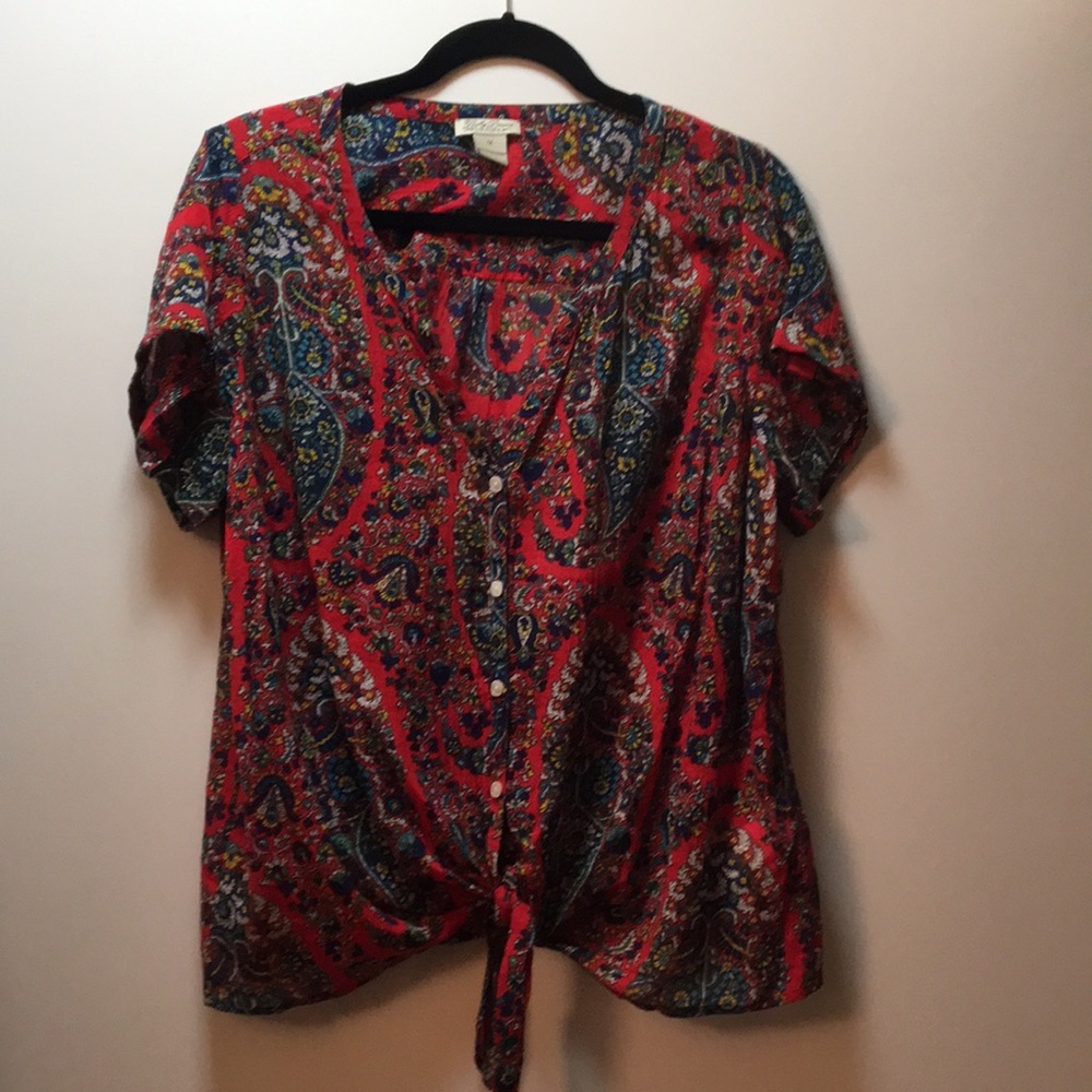 Lucky short sleeve paisley top